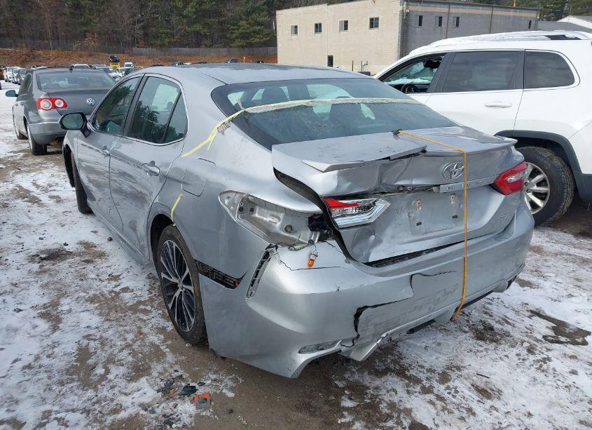 Photo 3 of 2018 Toyota Camry SE (VIN 4T1B11HK2JU641688)