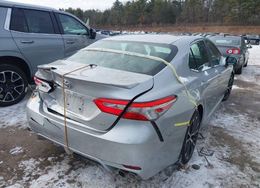 Photo 4 of 2018 Toyota Camry SE (VIN 4T1B11HK2JU641688)