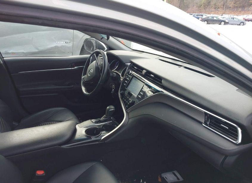 Photo 5 of 2018 Toyota Camry SE (VIN 4T1B11HK2JU641688)