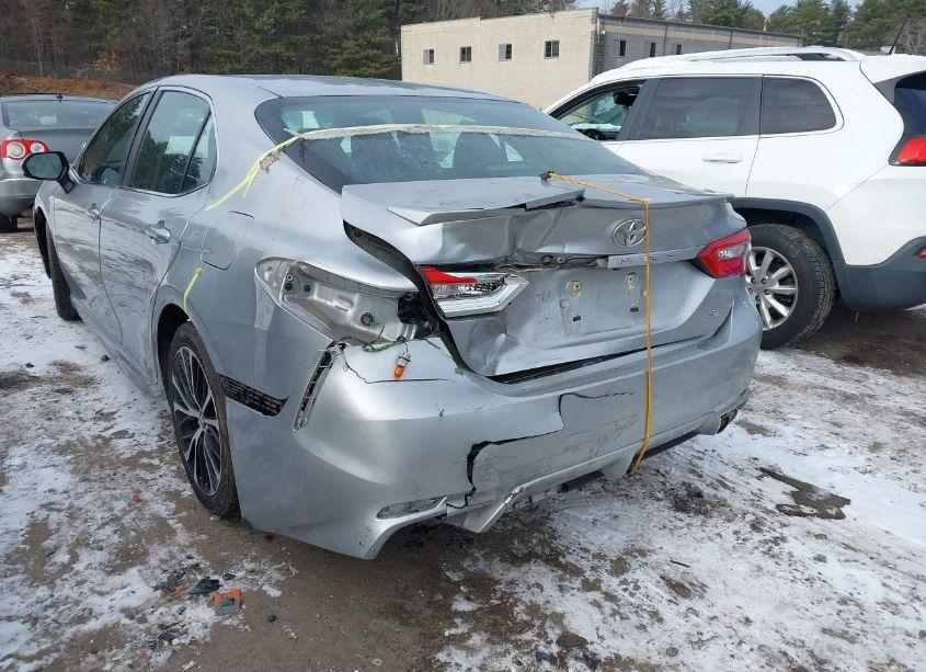 Photo 6 of 2018 Toyota Camry SE (VIN 4T1B11HK2JU641688)