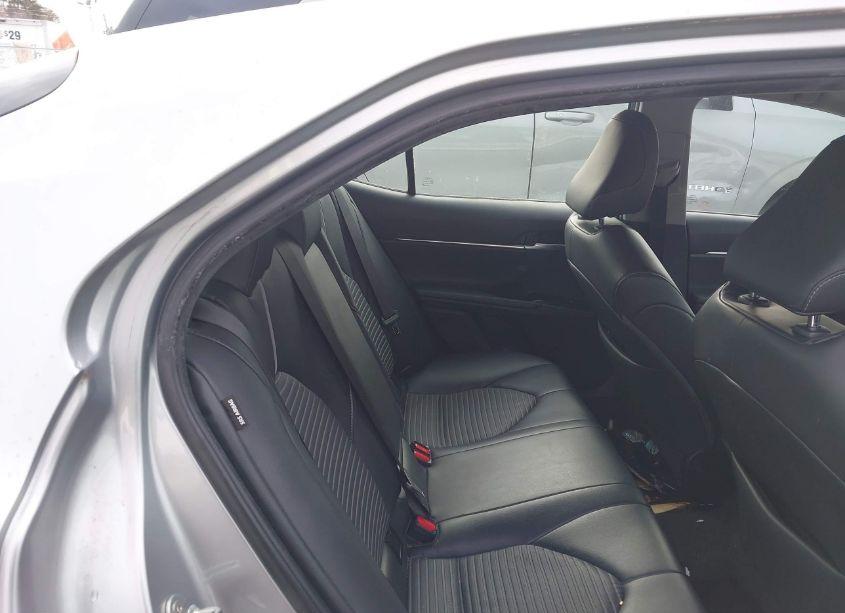 Photo 8 of 2018 Toyota Camry SE (VIN 4T1B11HK2JU641688)