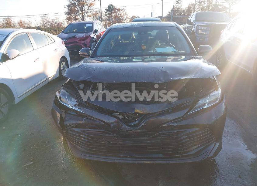 Photo 11 of 2018 Toyota Camry LE (VIN 4T1B11HK2JU648513)