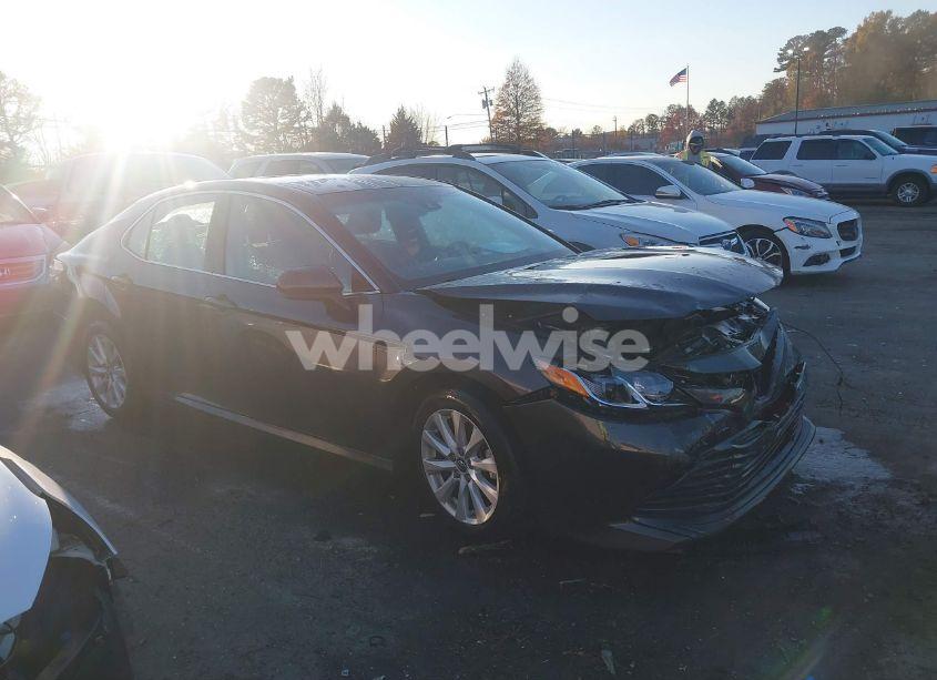 Photo 12 of 2018 Toyota Camry LE (VIN 4T1B11HK2JU648513)