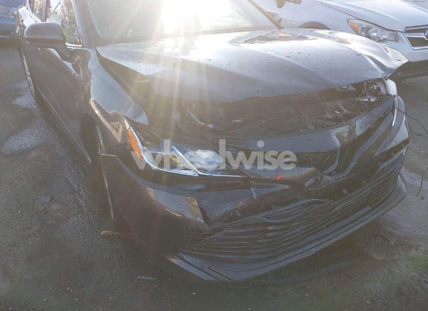 Photo 16 of 2018 Toyota Camry LE (VIN 4T1B11HK2JU648513)