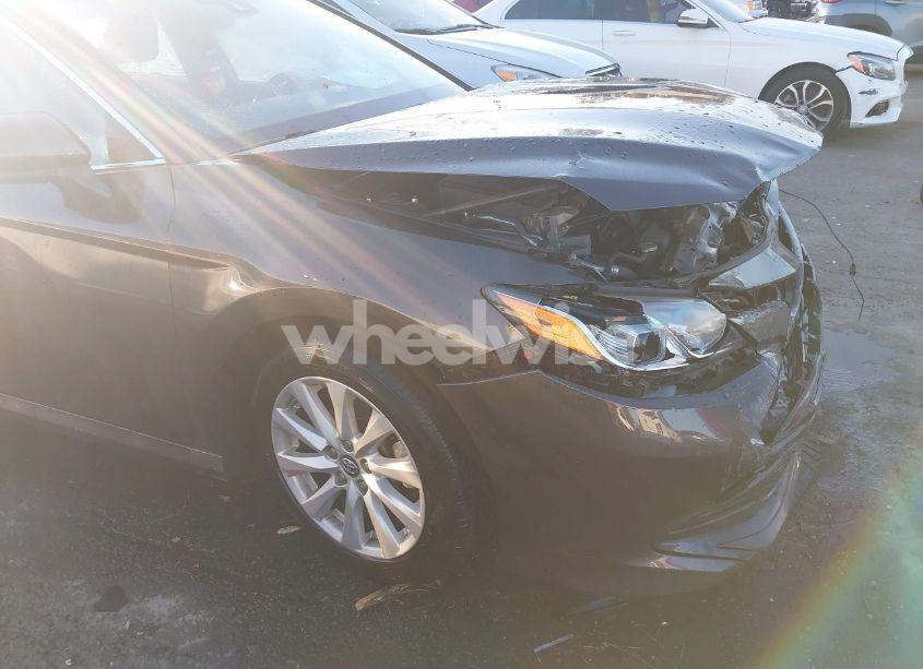 Photo 17 of 2018 Toyota Camry LE (VIN 4T1B11HK2JU648513)