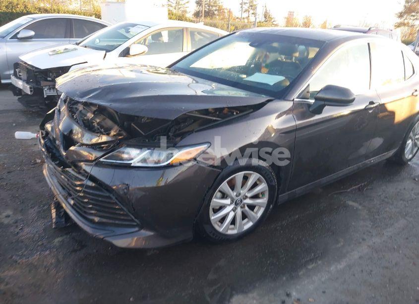 Photo 18 of 2018 Toyota Camry LE (VIN 4T1B11HK2JU648513)