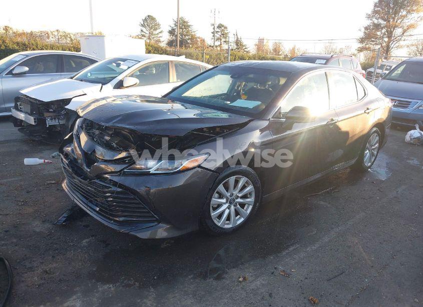 Photo 2 of 2018 Toyota Camry LE (VIN 4T1B11HK2JU648513)