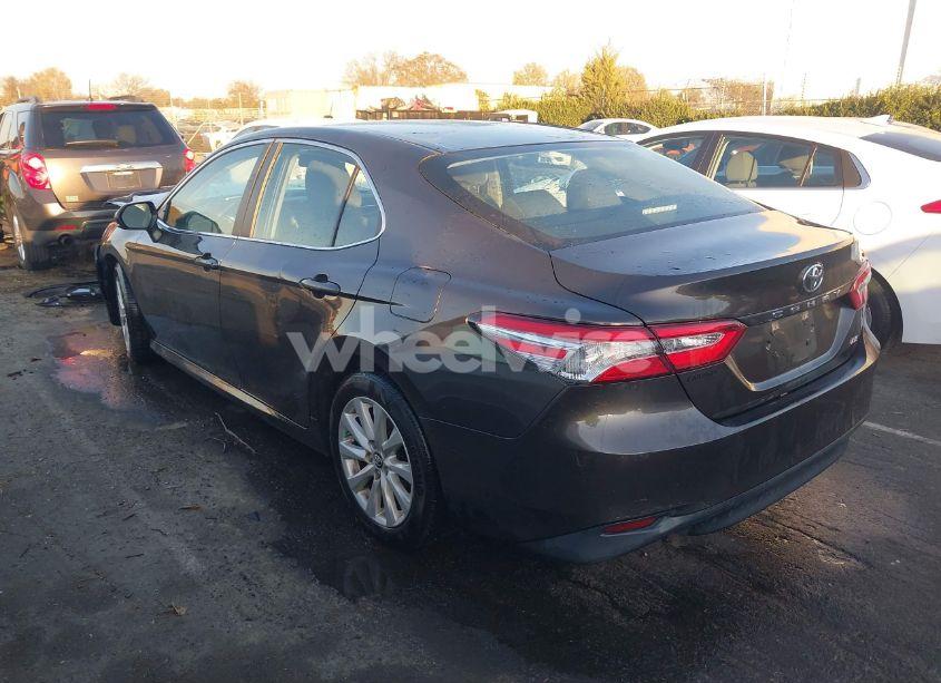 Photo 3 of 2018 Toyota Camry LE (VIN 4T1B11HK2JU648513)
