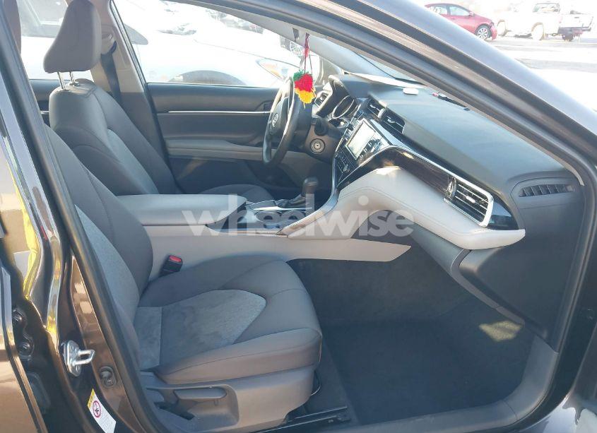 Photo 5 of 2018 Toyota Camry LE (VIN 4T1B11HK2JU648513)