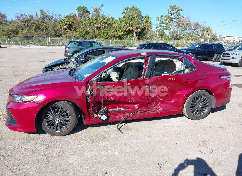 Photo 14 of 2018 Toyota Camry LE (VIN 4T1B11HK2JU657132)