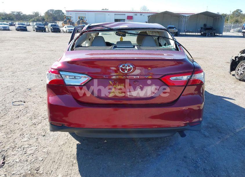 Photo 16 of 2018 Toyota Camry LE (VIN 4T1B11HK2JU657132)