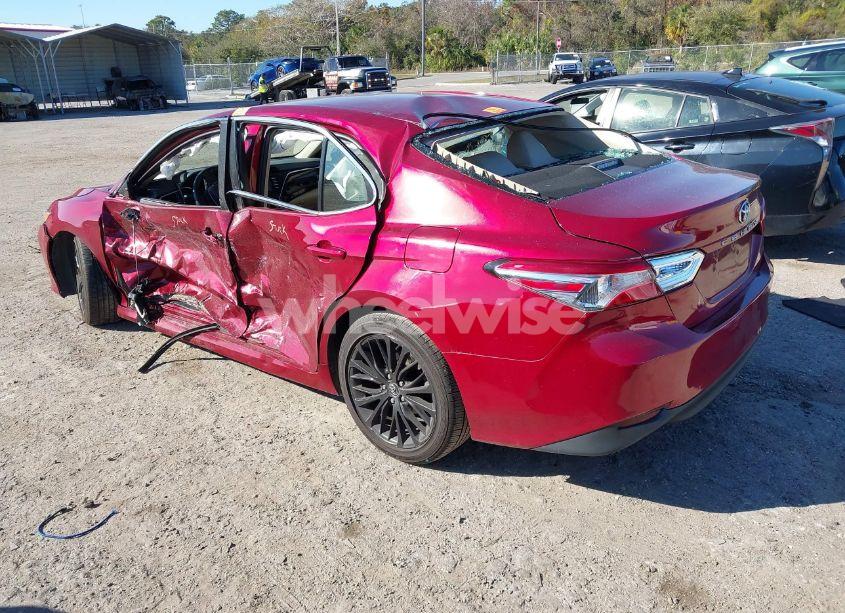 Photo 3 of 2018 Toyota Camry LE (VIN 4T1B11HK2JU657132)