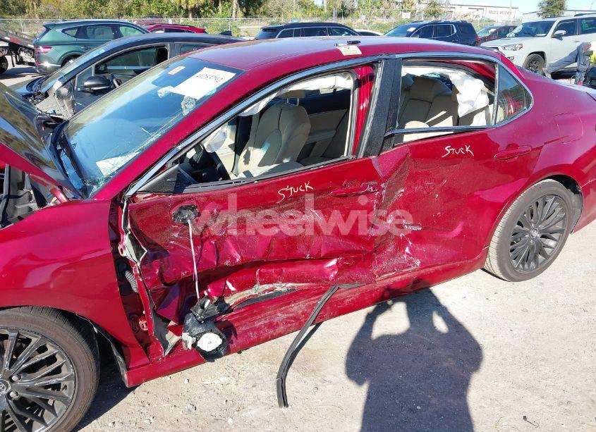 Photo 6 of 2018 Toyota Camry LE (VIN 4T1B11HK2JU657132)