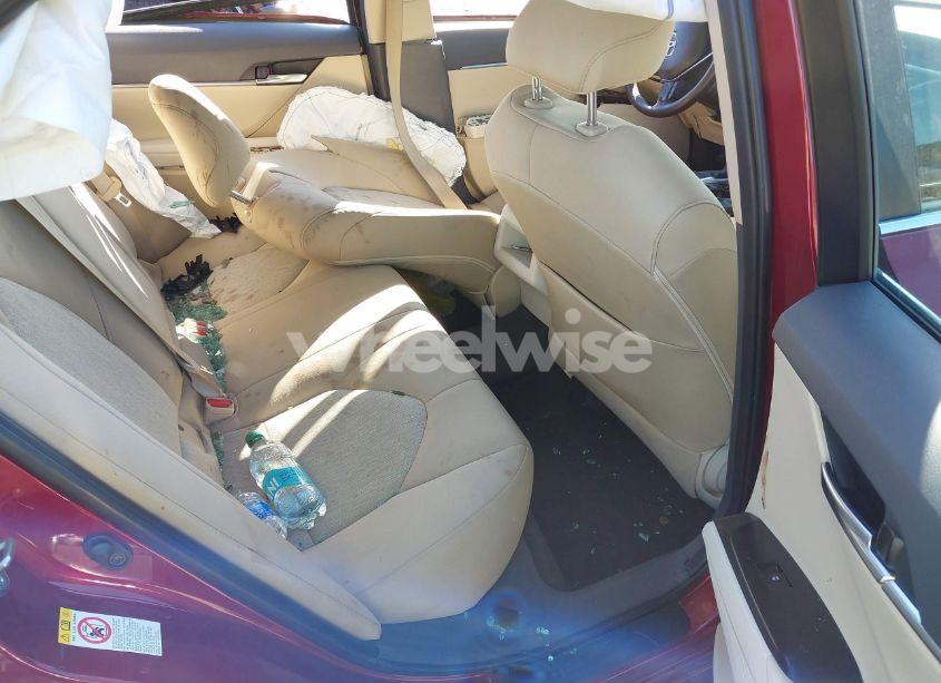 Photo 8 of 2018 Toyota Camry LE (VIN 4T1B11HK2JU657132)