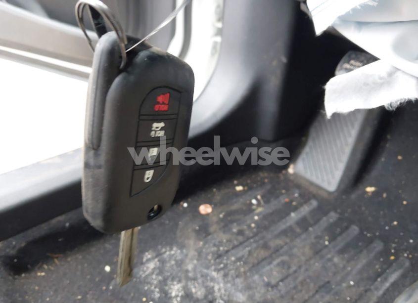 Photo 11 of 2018 Toyota Camry SE (VIN 4T1B11HK2JU668342)