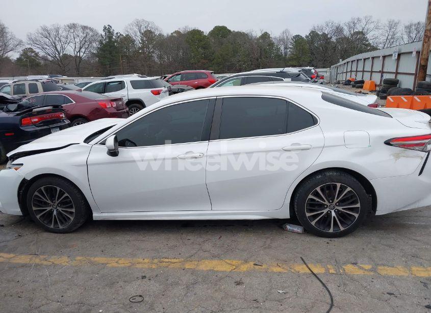 Photo 14 of 2018 Toyota Camry SE (VIN 4T1B11HK2JU668342)