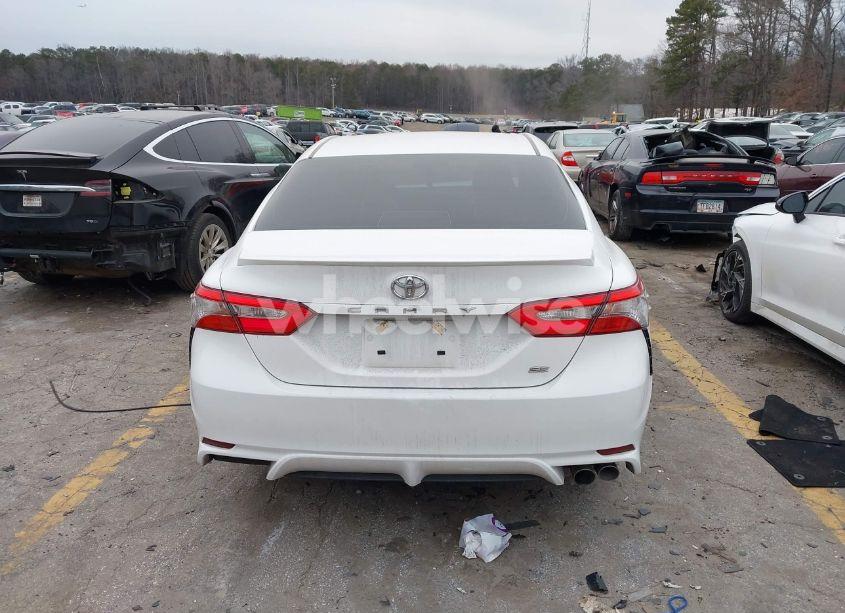 Photo 16 of 2018 Toyota Camry SE (VIN 4T1B11HK2JU668342)