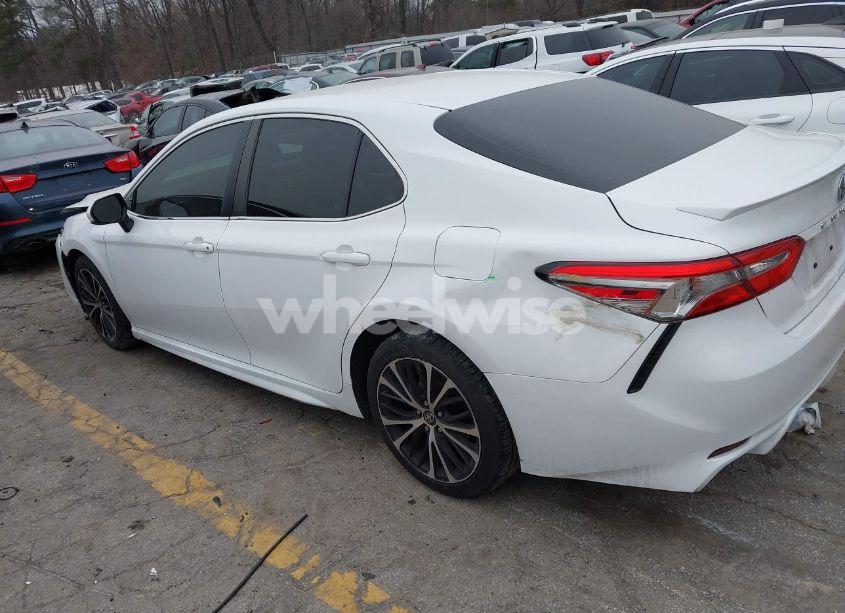 Photo 3 of 2018 Toyota Camry SE (VIN 4T1B11HK2JU668342)