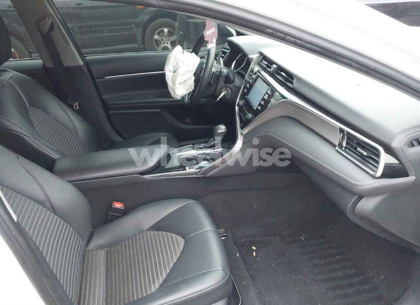 Photo 5 of 2018 Toyota Camry SE (VIN 4T1B11HK2JU668342)