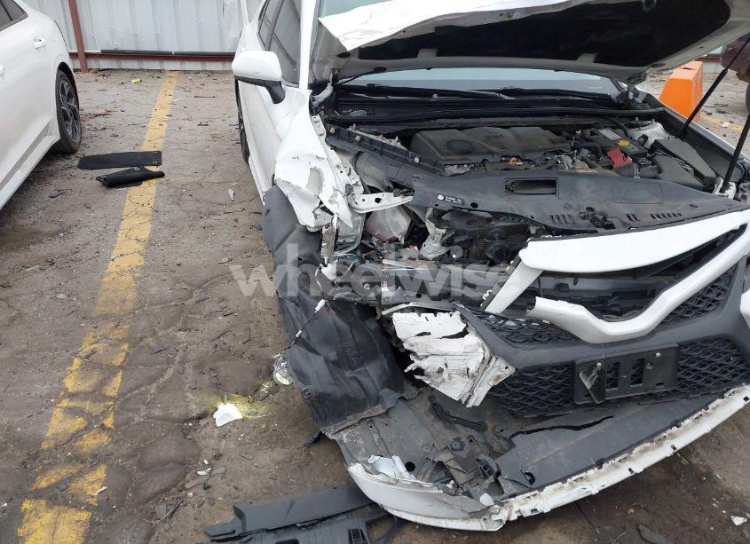 Photo 6 of 2018 Toyota Camry SE (VIN 4T1B11HK2JU668342)