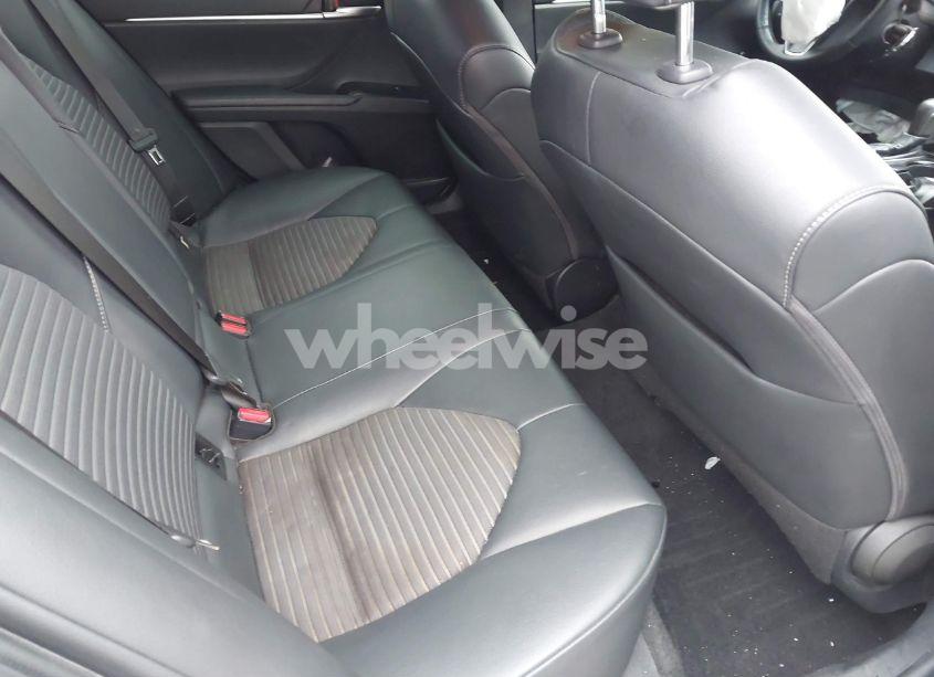 Photo 8 of 2018 Toyota Camry SE (VIN 4T1B11HK2JU668342)