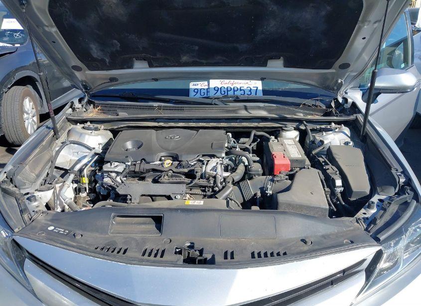 Photo 10 of 2018 Toyota Camry LE (VIN 4T1B11HK2JU674836)