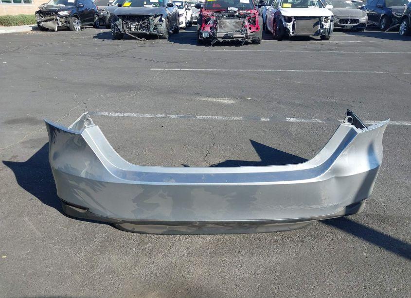 Photo 12 of 2018 Toyota Camry LE (VIN 4T1B11HK2JU674836)