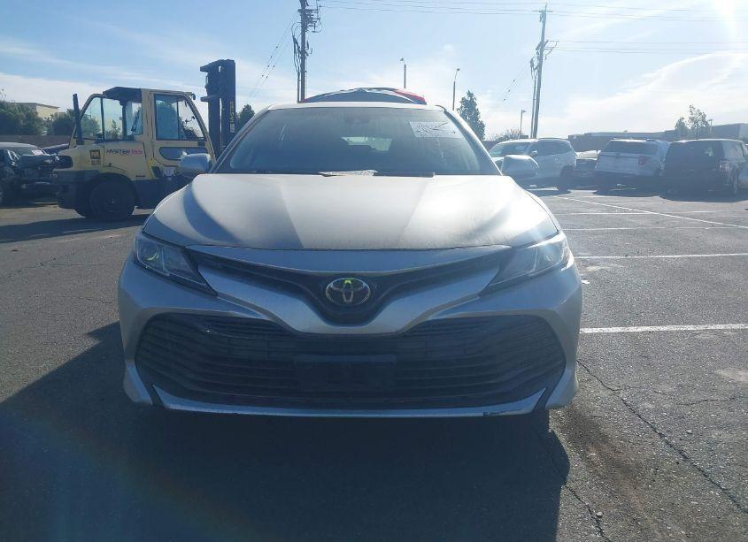 Photo 13 of 2018 Toyota Camry LE (VIN 4T1B11HK2JU674836)