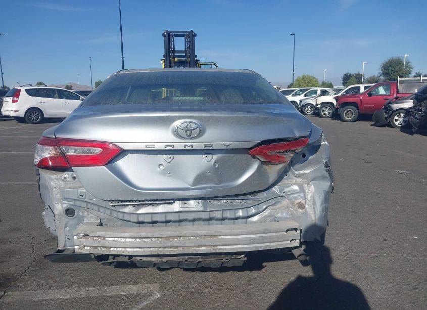 Photo 17 of 2018 Toyota Camry LE (VIN 4T1B11HK2JU674836)