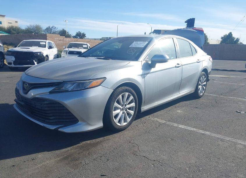 Photo 2 of 2018 Toyota Camry LE (VIN 4T1B11HK2JU674836)