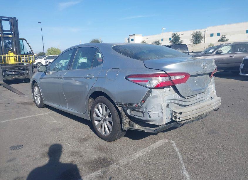 Photo 3 of 2018 Toyota Camry LE (VIN 4T1B11HK2JU674836)