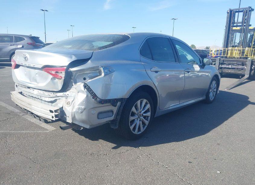 Photo 4 of 2018 Toyota Camry LE (VIN 4T1B11HK2JU674836)