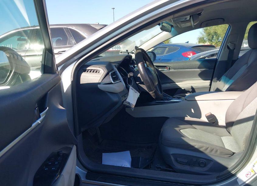 Photo 5 of 2018 Toyota Camry LE (VIN 4T1B11HK2JU674836)