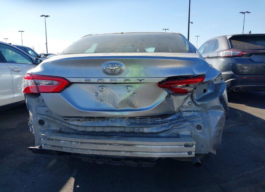 Photo 6 of 2018 Toyota Camry LE (VIN 4T1B11HK2JU674836)