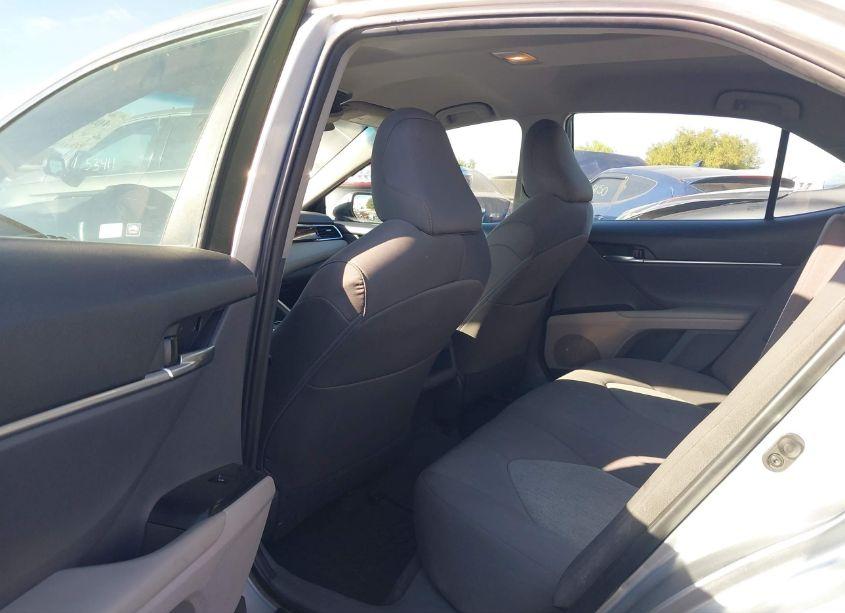 Photo 8 of 2018 Toyota Camry LE (VIN 4T1B11HK2JU674836)