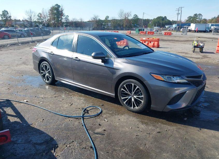 2019 Toyota Camry SE (VIN 4T1B11HK2KU160499) main photo