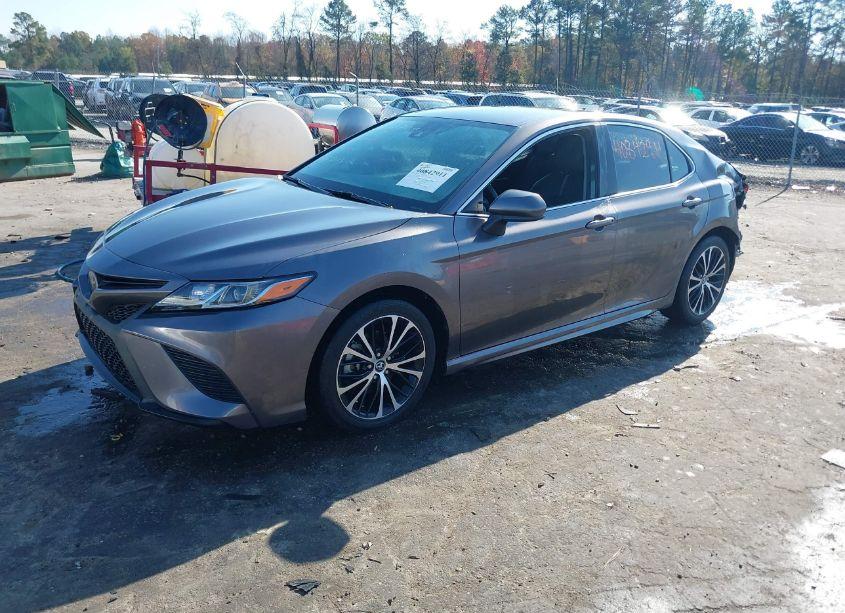 Photo 2 of 2019 Toyota Camry SE (VIN 4T1B11HK2KU160499)