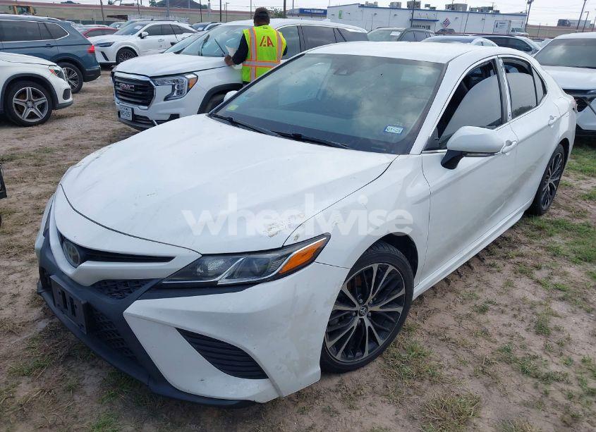 Photo 2 of 2019 Toyota Camry SE (VIN 4T1B11HK2KU181708)