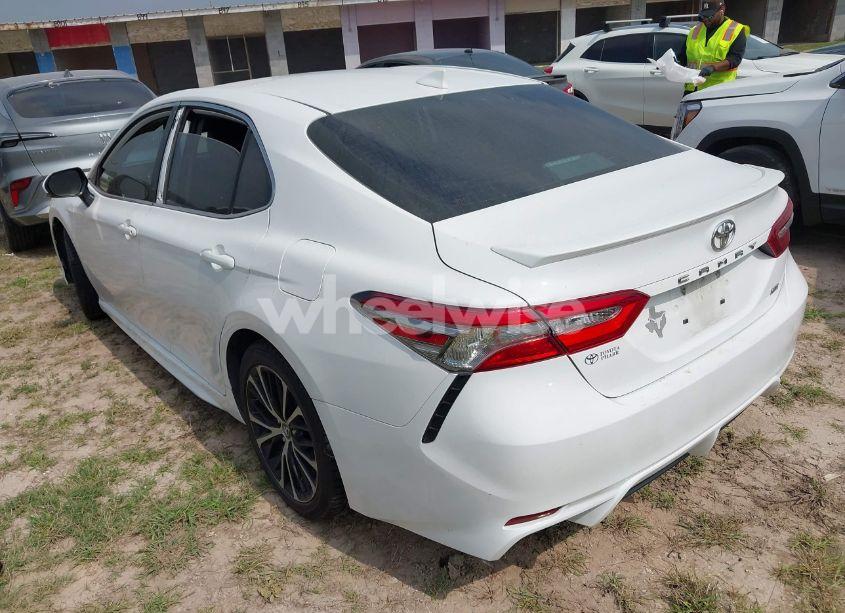 Photo 3 of 2019 Toyota Camry SE (VIN 4T1B11HK2KU181708)