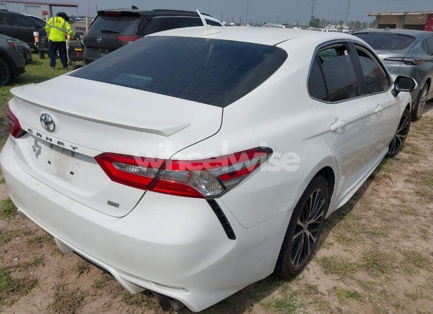 Photo 4 of 2019 Toyota Camry SE (VIN 4T1B11HK2KU181708)