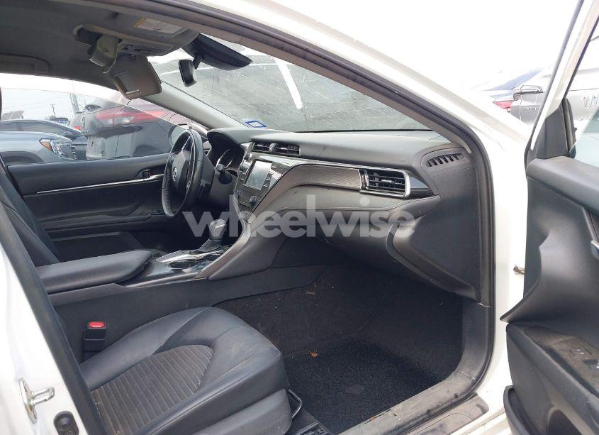 Photo 5 of 2019 Toyota Camry SE (VIN 4T1B11HK2KU181708)