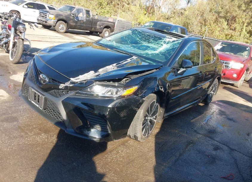 Photo 2 of 2019 Toyota Camry SE (VIN 4T1B11HK2KU182258)