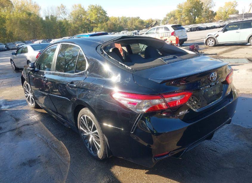 Photo 3 of 2019 Toyota Camry SE (VIN 4T1B11HK2KU182258)