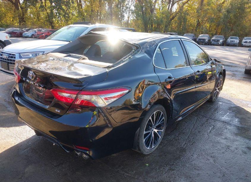 Photo 4 of 2019 Toyota Camry SE (VIN 4T1B11HK2KU182258)