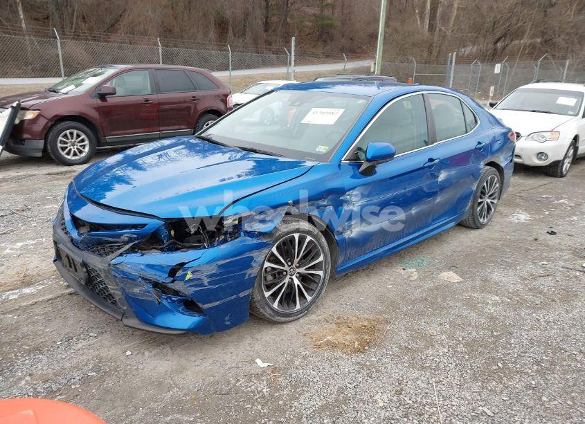 Photo 2 of 2019 Toyota Camry SE (VIN 4T1B11HK2KU186780)