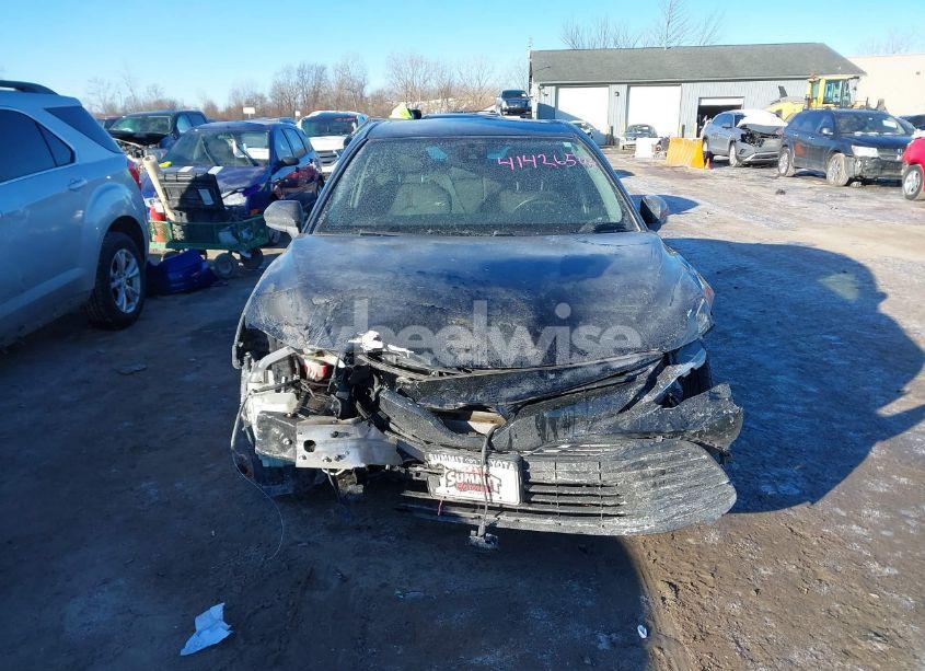 Photo 13 of 2019 Toyota Camry LE (VIN 4T1B11HK2KU198072)