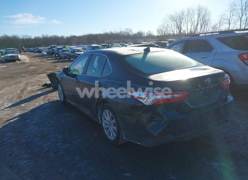 Photo 3 of 2019 Toyota Camry LE (VIN 4T1B11HK2KU198072)