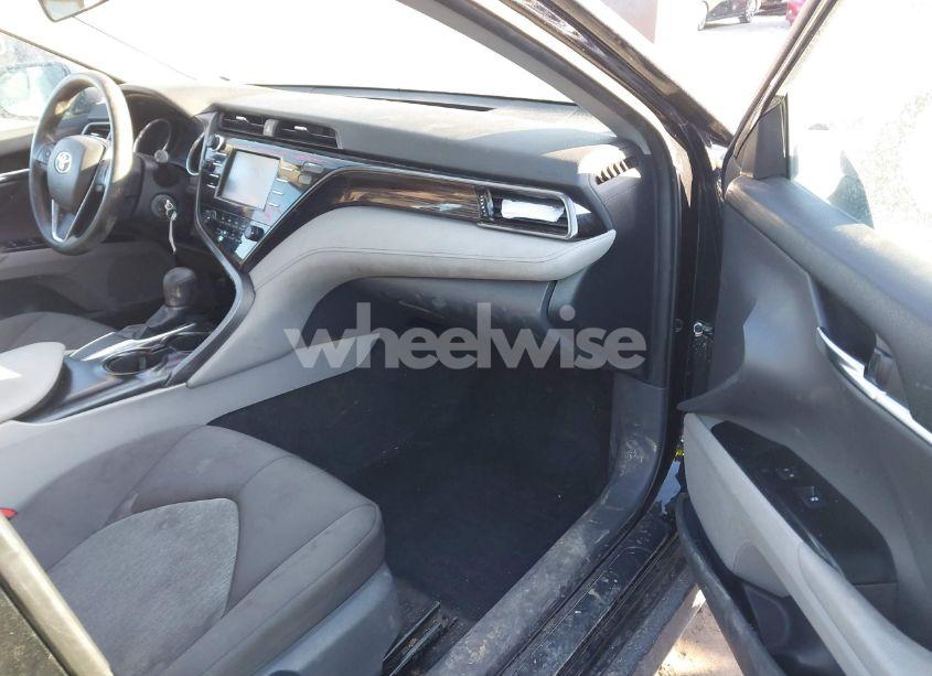 Photo 5 of 2019 Toyota Camry LE (VIN 4T1B11HK2KU198072)