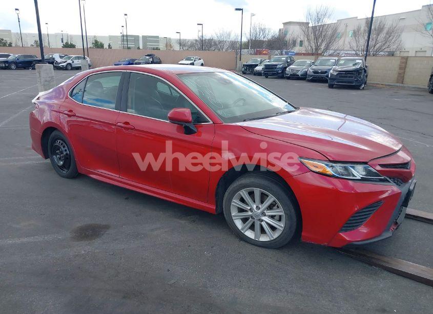 2019 Toyota Camry SE (VIN 4T1B11HK2KU201567) main photo