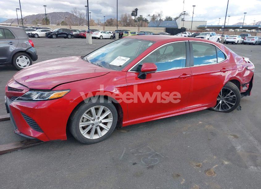 Photo 2 of 2019 Toyota Camry SE (VIN 4T1B11HK2KU201567)